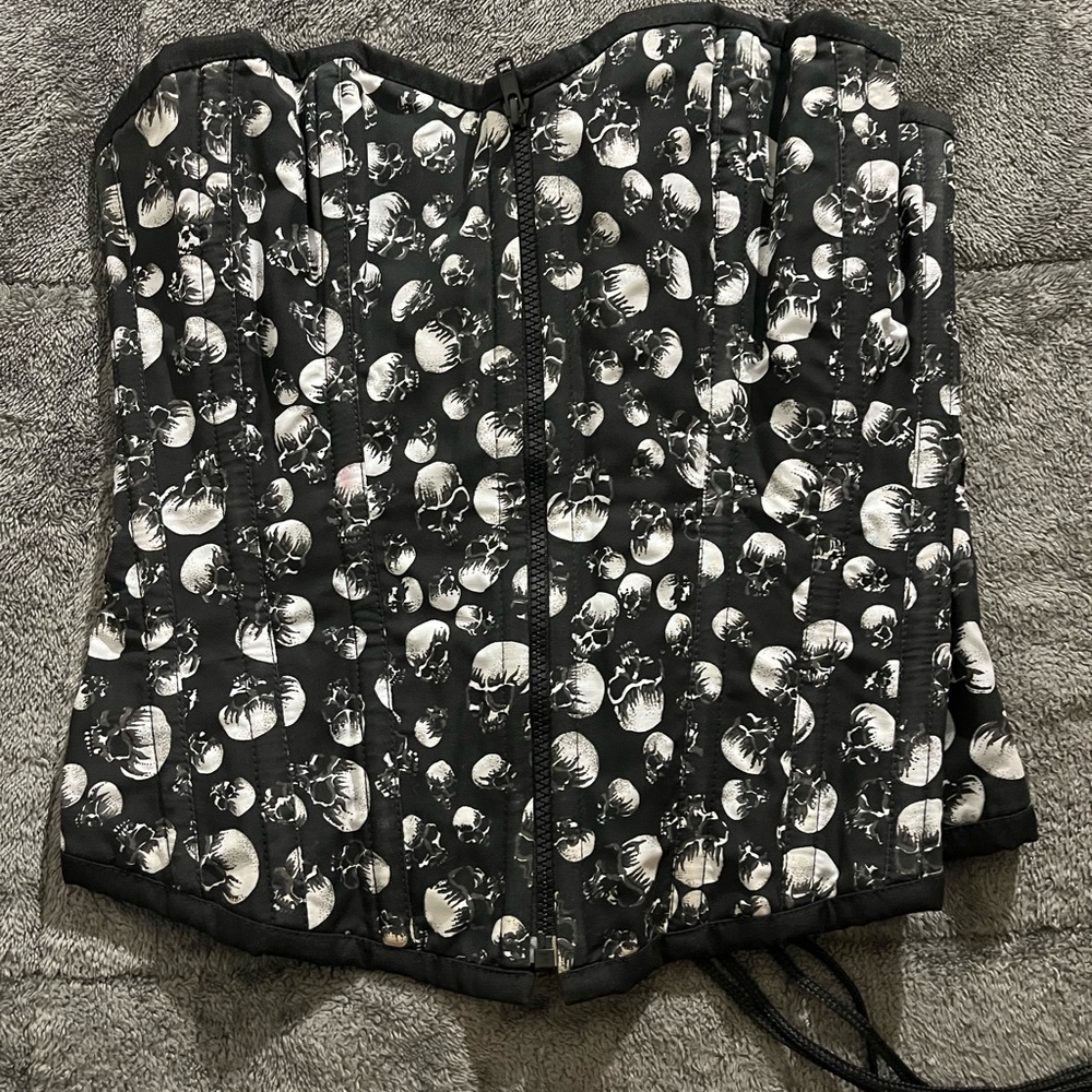 Black & white skull zipper corset